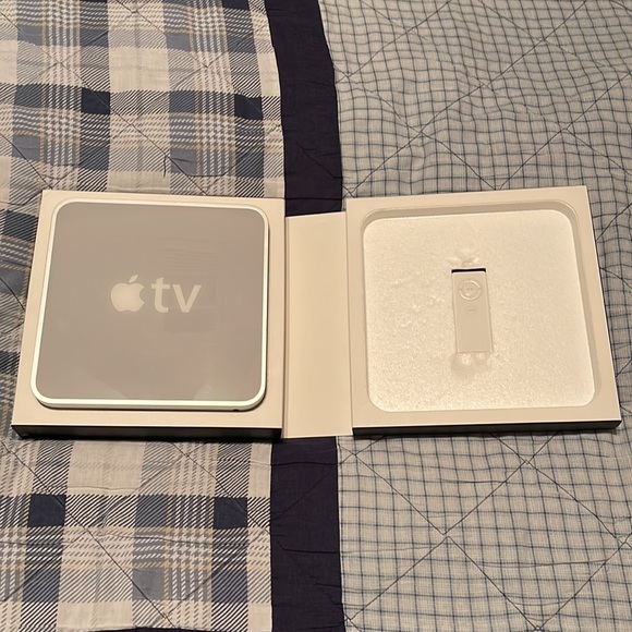 Apple TV 1st Generation 2008 (RARE VINTAGE) - Picture 6 of 14